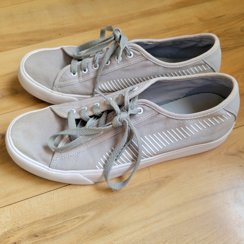 PUMA Bari Tennis Shoes Size 7.5 Gray White Lace Up Soft Foam Canvas Sneaker